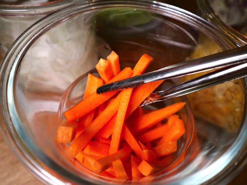 19號倉庫鐵板牛排 新新營店：台南新營店更新2.0版，迷你自助吧-濃湯.珍珠奶茶.生菜沙拉.吐司.可口可樂機吃到飽喝到飽，全新裝潢夢幻工業風好看又好拍｜台南新營聚餐餐廳.新營牛排館推薦 - 進食的巨鼠