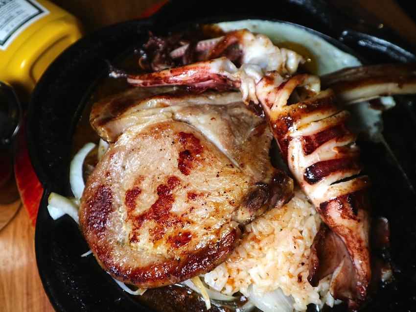 19號倉庫鐵板牛排 新新營店：台南新營店更新2.0版，迷你自助吧-濃湯.珍珠奶茶.生菜沙拉.吐司.可口可樂機吃到飽喝到飽，全新裝潢夢幻工業風好看又好拍｜台南新營聚餐餐廳.新營牛排館推薦 - 進食的巨鼠