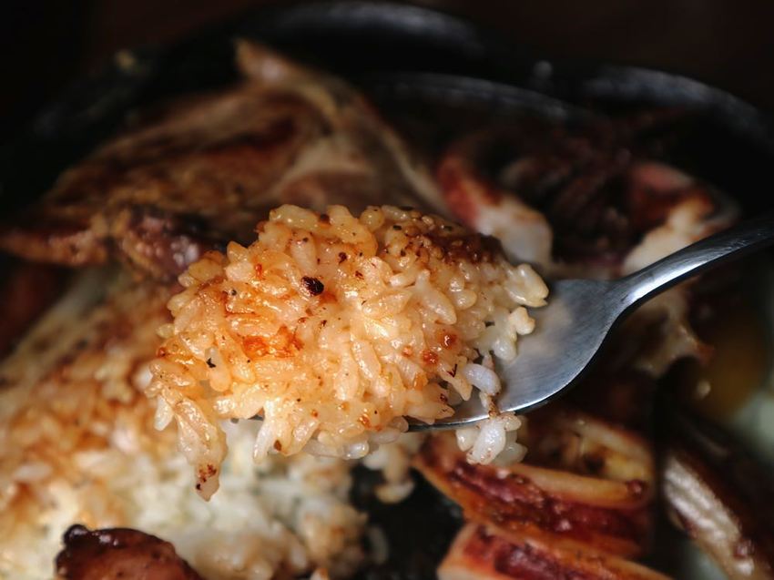 19號倉庫鐵板牛排 新新營店：台南新營店更新2.0版，迷你自助吧-濃湯.珍珠奶茶.生菜沙拉.吐司.可口可樂機吃到飽喝到飽，全新裝潢夢幻工業風好看又好拍｜台南新營聚餐餐廳.新營牛排館推薦 - 進食的巨鼠