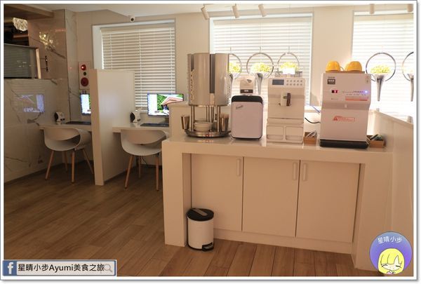 潮旅館：[住宿]►桃園住宿旅館推薦◄168inn集團－潮旅館／潮10人房／潮4人房(KTV)／英國斯林百蘭皇室名床／免費自助早午餐、現烘咖啡，及主廚單點鐵板早餐，現點現做