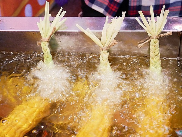 辮子玉米 SEE YOU TOMORROW(逢甲貨櫃市集店)：辮子玉米 SEE YOU TOMORROW-逢甲歡樂星超夯辮子玉米  小吃大變身  傳統平民美食新吃法