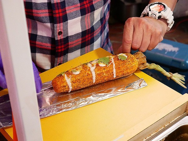 辮子玉米 SEE YOU TOMORROW(逢甲貨櫃市集店)：辮子玉米 SEE YOU TOMORROW-逢甲歡樂星超夯辮子玉米  小吃大變身  傳統平民美食新吃法