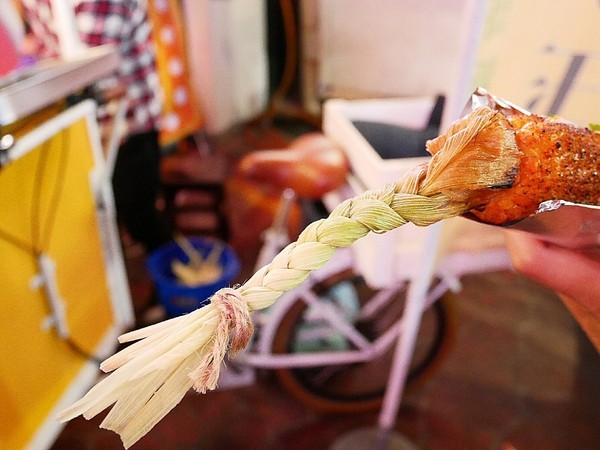 辮子玉米 SEE YOU TOMORROW(逢甲貨櫃市集店)：辮子玉米 SEE YOU TOMORROW-逢甲歡樂星超夯辮子玉米  小吃大變身  傳統平民美食新吃法