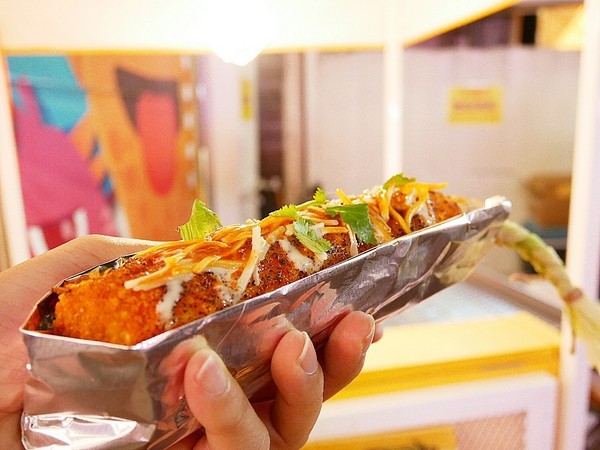 辮子玉米 SEE YOU TOMORROW(逢甲貨櫃市集店)：辮子玉米 SEE YOU TOMORROW-逢甲歡樂星超夯辮子玉米  小吃大變身  傳統平民美食新吃法