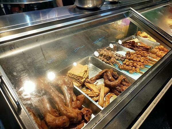 新北鶯歌麥光東山鴨頭~台灣道地小吃~在遠就能聞到獨特的甜鹹味