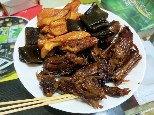 新北鶯歌麥光東山鴨頭~台灣道地小吃~在遠就能聞到獨特的甜鹹味