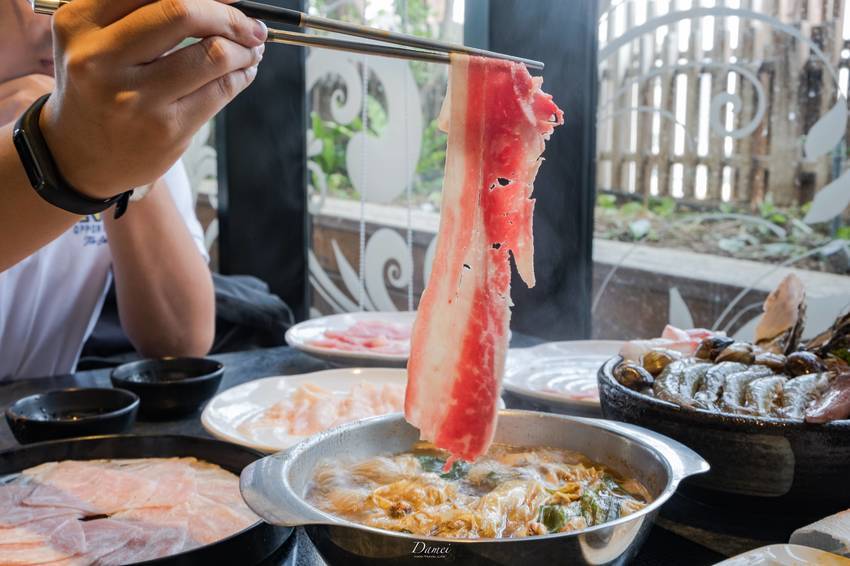 source: imgur.com 高雄左營|九勺涮涮鍋-擁有多種火鍋湯底與小資套餐可選擇