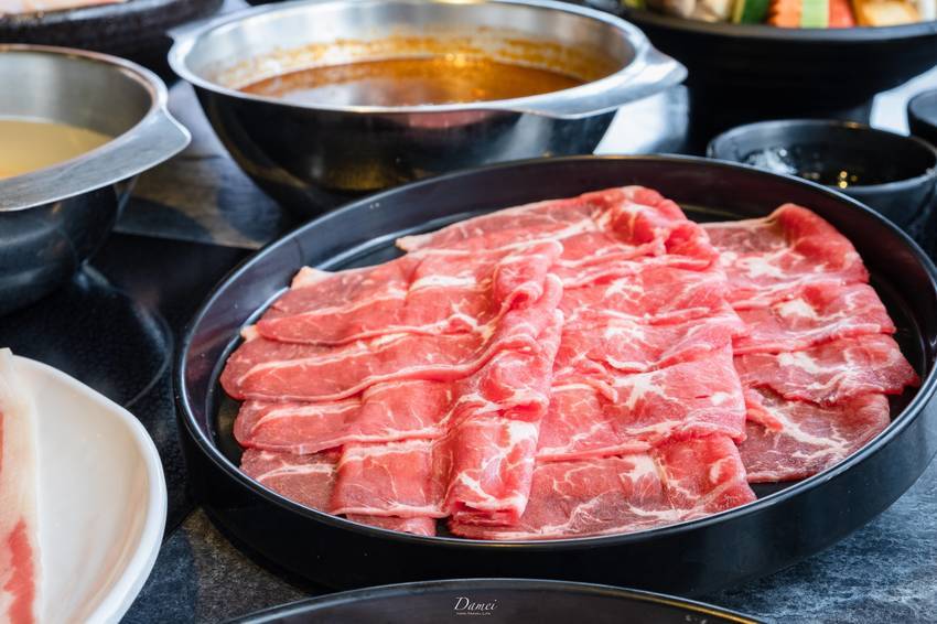 source: imgur.com 高雄左營|九勺涮涮鍋-擁有多種火鍋湯底與小資套餐可選擇