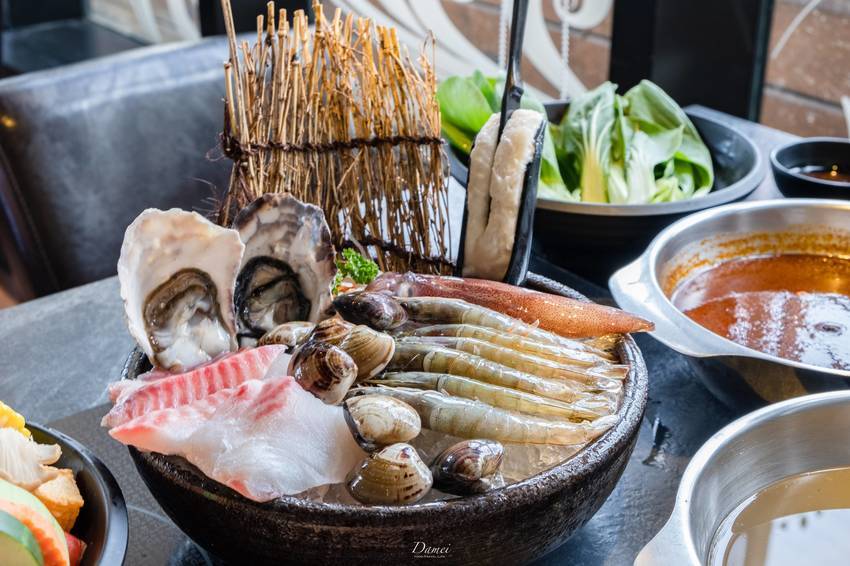 source: imgur.com 高雄左營|九勺涮涮鍋-擁有多種火鍋湯底與小資套餐可選擇