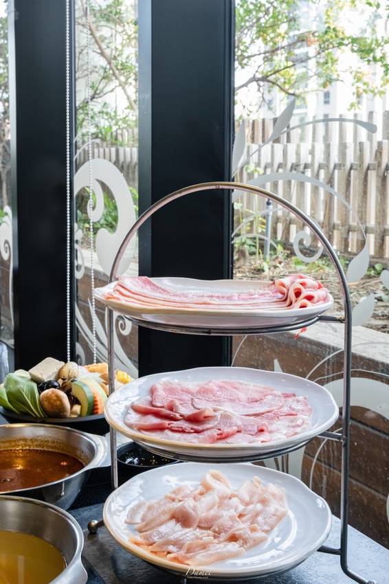 source: imgur.com 高雄左營|九勺涮涮鍋-擁有多種火鍋湯底與小資套餐可選擇