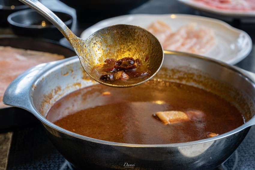 source: imgur.com 高雄左營|九勺涮涮鍋-擁有多種火鍋湯底與小資套餐可選擇