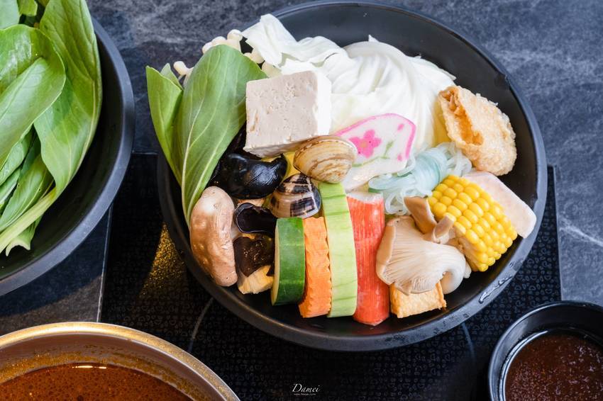 source: imgur.com 高雄左營|九勺涮涮鍋-擁有多種火鍋湯底與小資套餐可選擇