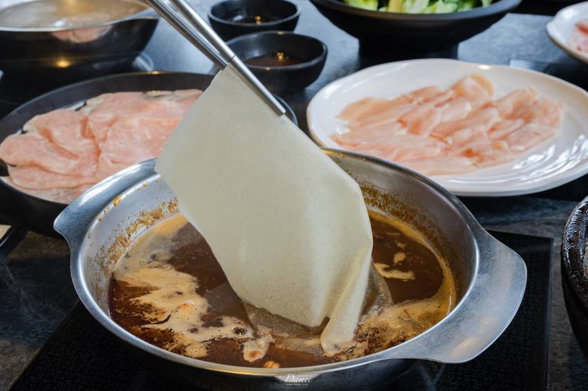 source: imgur.com 高雄左營|九勺涮涮鍋-擁有多種火鍋湯底與小資套餐可選擇