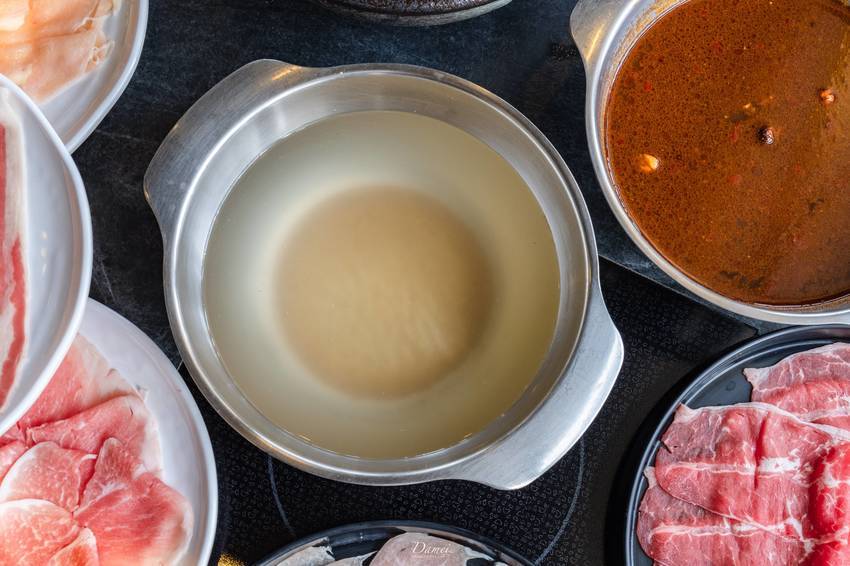 source: imgur.com 高雄左營|九勺涮涮鍋-擁有多種火鍋湯底與小資套餐可選擇