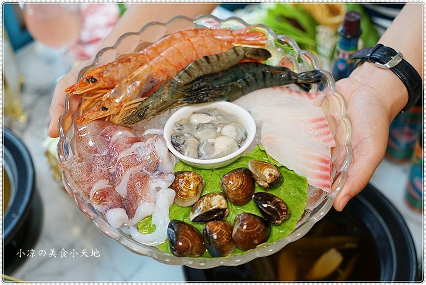 海鮮珠寶盒好華麗！台中火鍋浮誇無極限，豪華海鮮珠寶盒+20盎司肉品，「夢幻逸品」雙人套餐浪漫來襲~