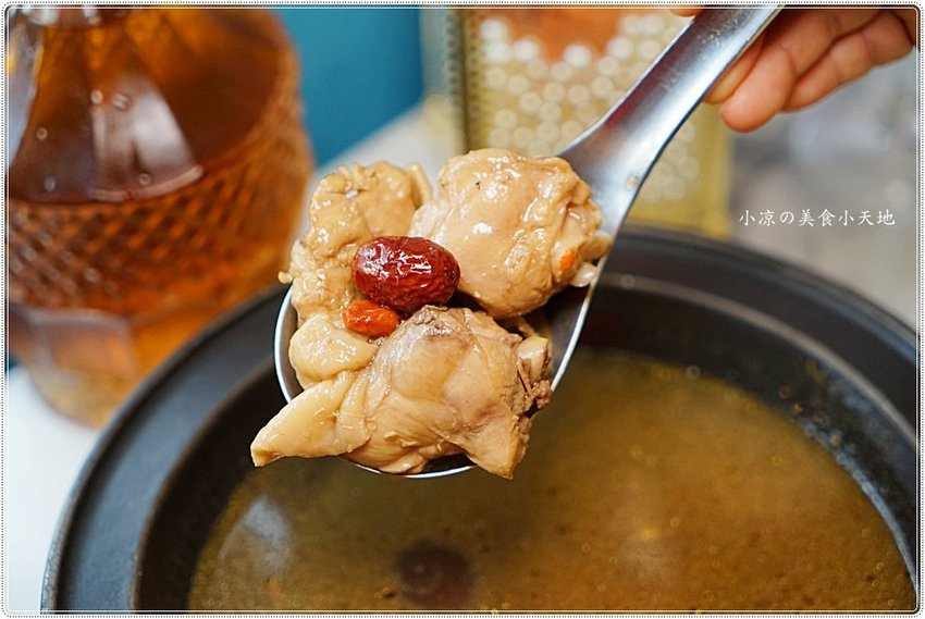 海鮮珠寶盒好華麗！台中火鍋浮誇無極限，豪華海鮮珠寶盒+20盎司肉品，「夢幻逸品」雙人套餐浪漫來襲~