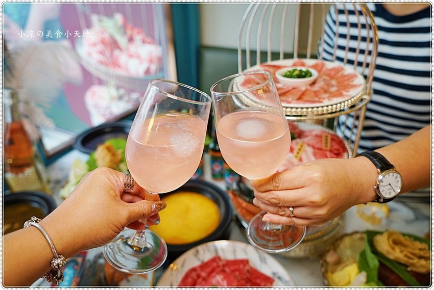 海鮮珠寶盒好華麗！台中火鍋浮誇無極限，豪華海鮮珠寶盒+20盎司肉品，「夢幻逸品」雙人套餐浪漫來襲~