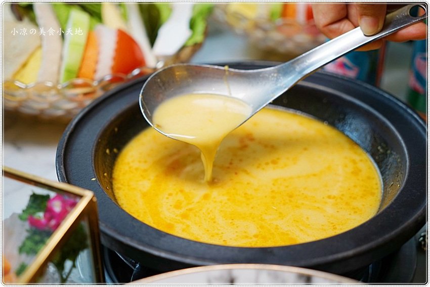 海鮮珠寶盒好華麗！台中火鍋浮誇無極限，豪華海鮮珠寶盒+20盎司肉品，「夢幻逸品」雙人套餐浪漫來襲~