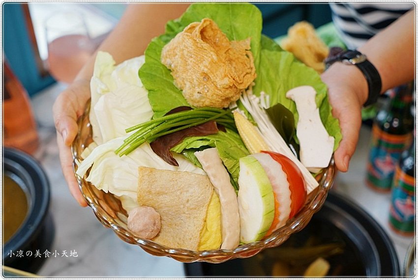 海鮮珠寶盒好華麗！台中火鍋浮誇無極限，豪華海鮮珠寶盒+20盎司肉品，「夢幻逸品」雙人套餐浪漫來襲~