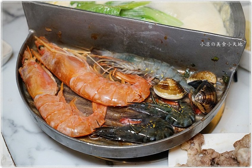 海鮮珠寶盒好華麗！台中火鍋浮誇無極限，豪華海鮮珠寶盒+20盎司肉品，「夢幻逸品」雙人套餐浪漫來襲~