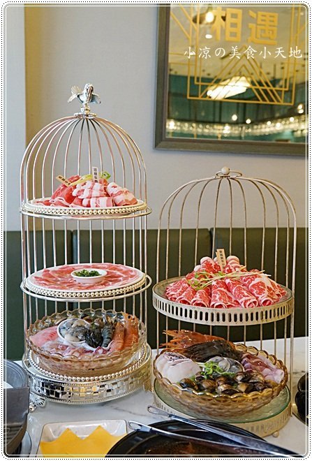 海鮮珠寶盒好華麗！台中火鍋浮誇無極限，豪華海鮮珠寶盒+20盎司肉品，「夢幻逸品」雙人套餐浪漫來襲~