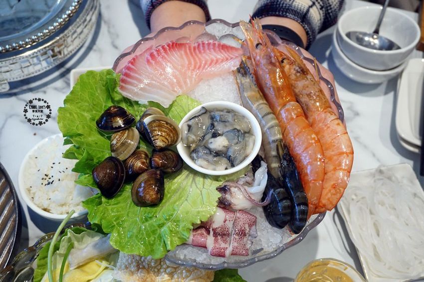 久違石頭火鍋，台中逢甲最美火鍋店，超狂鳥籠火鍋，1000左右雙人火烤兩吃 - Cyndi loves享食天堂