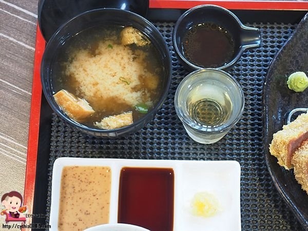 桃園小巨蛋美食-丼Fun「日本式丼ご飯」桃園店-IG爆紅重量級肉肉丼飯,炙燒牛排.鹽蔥牛舌令人驚艷 (邀約) @民宿女王芽月-美食.旅遊.全台趴趴走