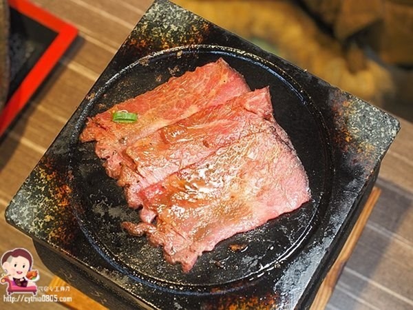 桃園小巨蛋美食-丼Fun「日本式丼ご飯」桃園店-IG爆紅重量級肉肉丼飯,炙燒牛排.鹽蔥牛舌令人驚艷 (邀約) @民宿女王芽月-美食.旅遊.全台趴趴走