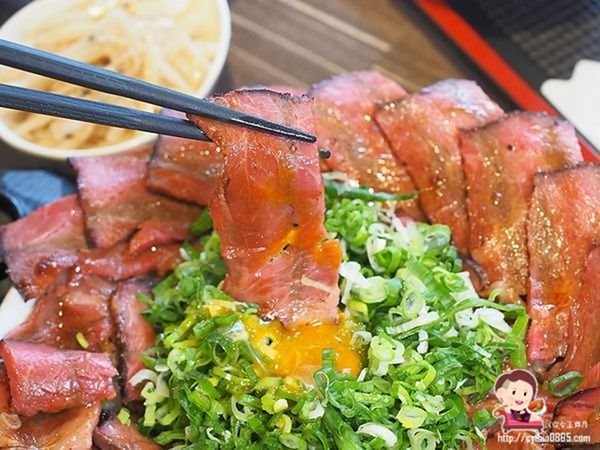 桃園小巨蛋美食-丼Fun「日本式丼ご飯」桃園店-IG爆紅重量級肉肉丼飯,炙燒牛排.鹽蔥牛舌令人驚艷 (邀約) @民宿女王芽月-美食.旅遊.全台趴趴走