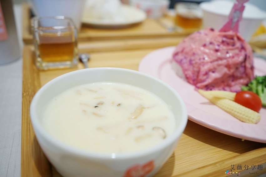 茉莉公主蛋包飯  || 台中北屯五目坊的隱藏版裙擺公主風蛋包飯，親子友善和家庭聚餐餐廳