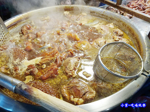 牛哥滷味切好再加 熱滷一下.jpg