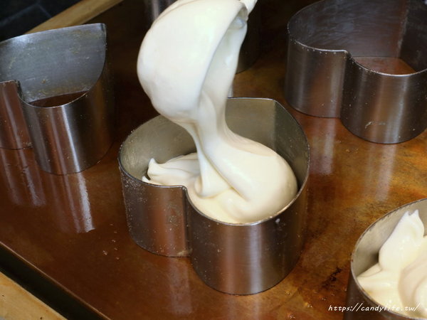 幸福堂 蛋糕菓子燒 黑糖珍珠牛奶專賣店：新竹美食│幸福堂〃城隍廟超人氣排隊店，除了招牌焰遇黑糖珍珠鮮奶，還有心動舒芙蕾新上市！