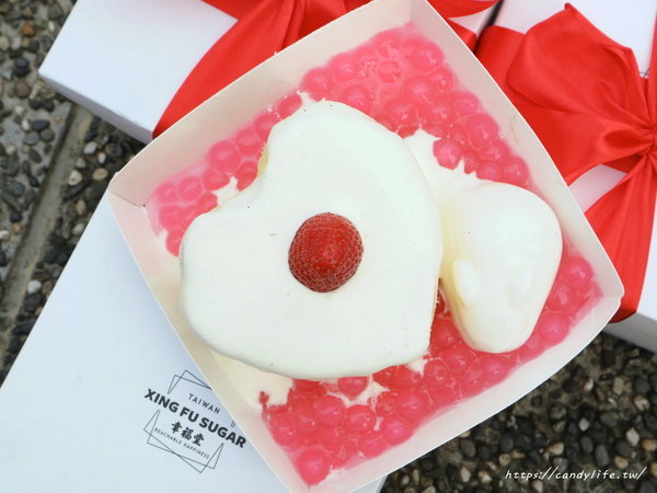 幸福堂 蛋糕菓子燒 黑糖珍珠牛奶專賣店：新竹美食│幸福堂〃城隍廟超人氣排隊店，除了招牌焰遇黑糖珍珠鮮奶，還有心動舒芙蕾新上市！