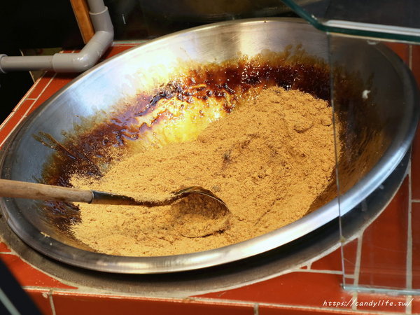 幸福堂 蛋糕菓子燒 黑糖珍珠牛奶專賣店：新竹美食│幸福堂〃城隍廟超人氣排隊店，除了招牌焰遇黑糖珍珠鮮奶，還有心動舒芙蕾新上市！