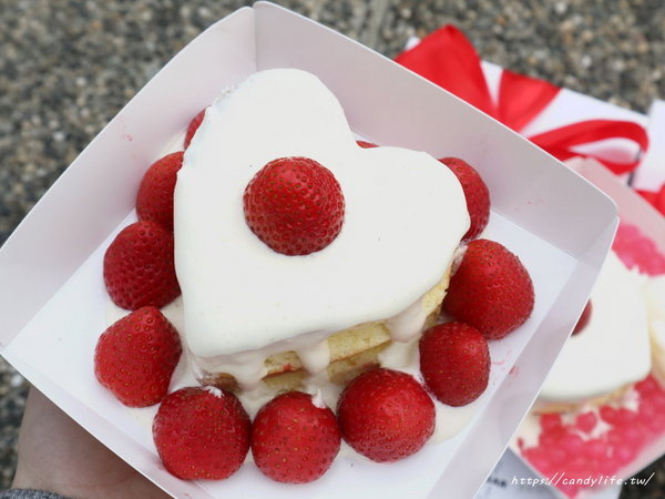 幸福堂 蛋糕菓子燒 黑糖珍珠牛奶專賣店：新竹美食│幸福堂〃城隍廟超人氣排隊店，除了招牌焰遇黑糖珍珠鮮奶，還有心動舒芙蕾新上市！