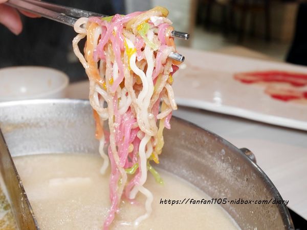 【台北火鍋】熊飽鍋物-東興店 #南京三民站 #宜蘭人氣火鍋店 #泰迪熊主題餐廳 #火鍋 #牛奶鍋 (37).JPG