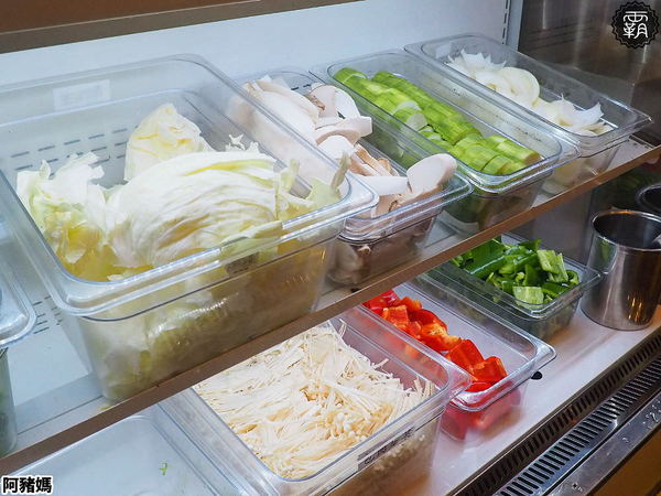 阿豬媽아줌마韓式烤肉x火鍋吃到飽(總店)： 阿豬媽韓式烤肉火鍋吃到飽，中友商圈燒烤吃到飽，韓國老闆醃漬醬肉，多達40種食材！