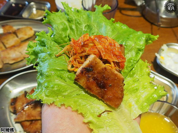 阿豬媽아줌마韓式烤肉x火鍋吃到飽(總店)： 阿豬媽韓式烤肉火鍋吃到飽，中友商圈燒烤吃到飽，韓國老闆醃漬醬肉，多達40種食材！