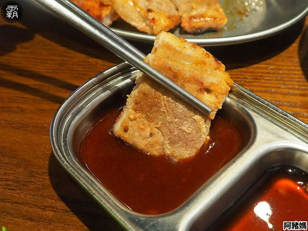 阿豬媽아줌마韓式烤肉x火鍋吃到飽(總店)： 阿豬媽韓式烤肉火鍋吃到飽，中友商圈燒烤吃到飽，韓國老闆醃漬醬肉，多達40種食材！