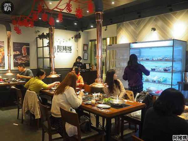 阿豬媽아줌마韓式烤肉x火鍋吃到飽(總店)： 阿豬媽韓式烤肉火鍋吃到飽，中友商圈燒烤吃到飽，韓國老闆醃漬醬肉，多達40種食材！