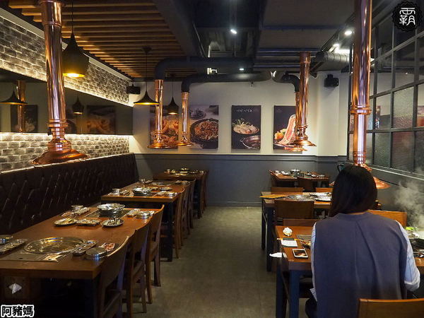 阿豬媽아줌마韓式烤肉x火鍋吃到飽(總店)： 阿豬媽韓式烤肉火鍋吃到飽，中友商圈燒烤吃到飽，韓國老闆醃漬醬肉，多達40種食材！