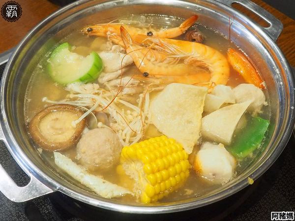 阿豬媽아줌마韓式烤肉x火鍋吃到飽(總店)： 阿豬媽韓式烤肉火鍋吃到飽，中友商圈燒烤吃到飽，韓國老闆醃漬醬肉，多達40種食材！