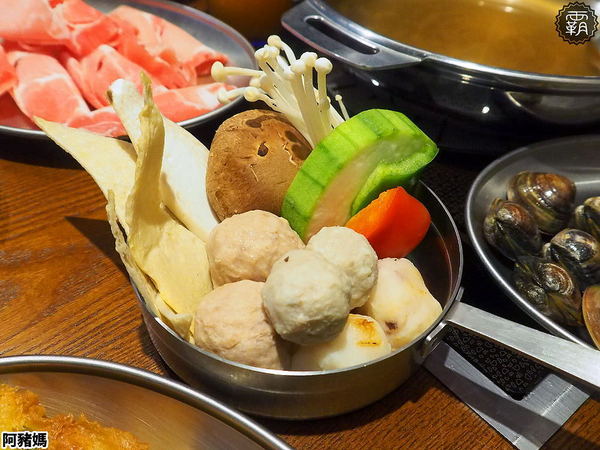 阿豬媽아줌마韓式烤肉x火鍋吃到飽(總店)： 阿豬媽韓式烤肉火鍋吃到飽，中友商圈燒烤吃到飽，韓國老闆醃漬醬肉，多達40種食材！