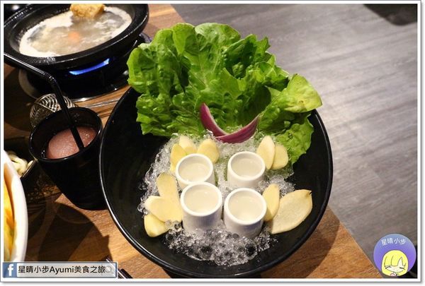 上老石鍋(台南中華店)：[食記]►台南火鍋推薦◄上老石鍋重磅海龍王鍋四人套餐只要1988元含四種湯底、副食、菜盤，愛海鮮的朋友們千萬別錯過!!!!