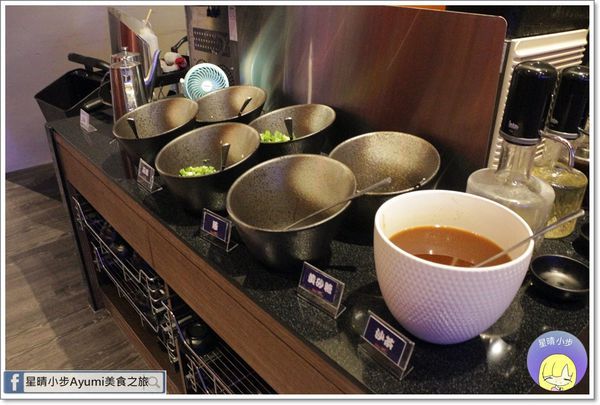 上老石鍋(台南中華店)：[食記]►台南火鍋推薦◄上老石鍋重磅海龍王鍋四人套餐只要1988元含四種湯底、副食、菜盤，愛海鮮的朋友們千萬別錯過!!!!