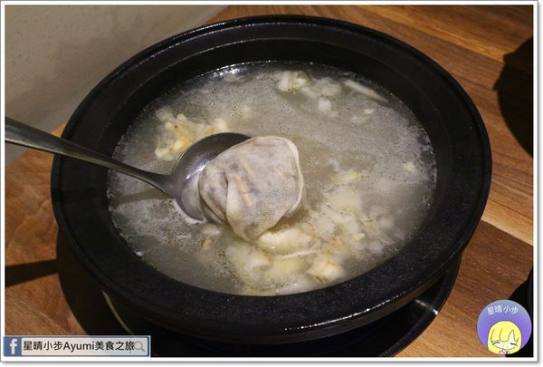 上老石鍋(台南中華店)：[食記]►台南火鍋推薦◄上老石鍋重磅海龍王鍋四人套餐只要1988元含四種湯底、副食、菜盤，愛海鮮的朋友們千萬別錯過!!!!