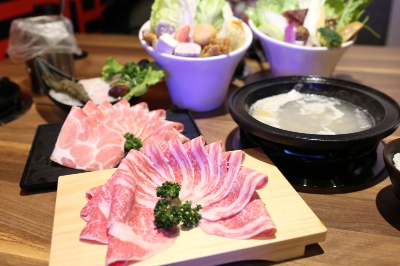 [台南]永康火鍋推薦 上老石鍋-中華店 平價石頭火鍋澎湃實在 和牛肉片＋新鮮海鮮 宵夜晚餐營業至三點