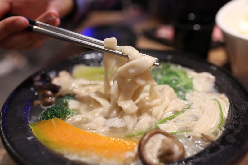 [台南]永康火鍋推薦 上老石鍋-中華店 平價石頭火鍋澎湃實在 和牛肉片＋新鮮海鮮 宵夜晚餐營業至三點