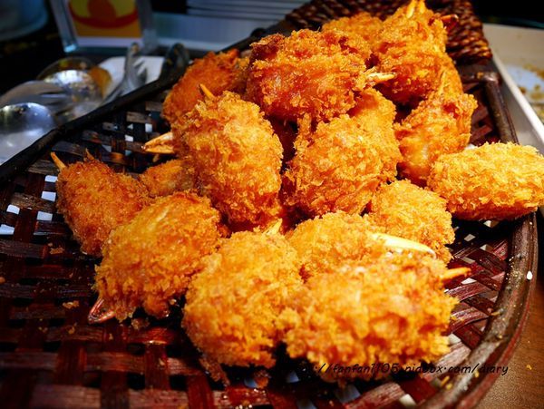 【桃園吃到飽】港點大師-愛買桃園店 #麻辣小龍蝦 #港式點心 #流沙奶皇包 #鮮蝦腸粉 #燒賣 (12).JPG