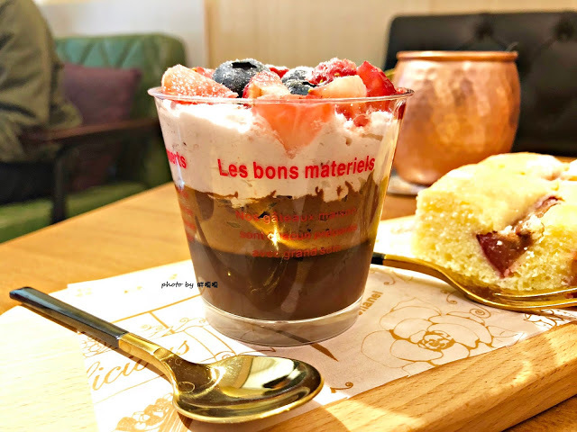 【台中 大里】尊珈啡enjoy coffee🎵🎶🎵以客為尊，以「尊」為家，讓人超放鬆的居家咖啡小店，老闆是香港人，超厚西多士根本無敵，自家調製義式肉醬外面真的吃不到，每天還有不同的手做甜點，驚喜不斷，